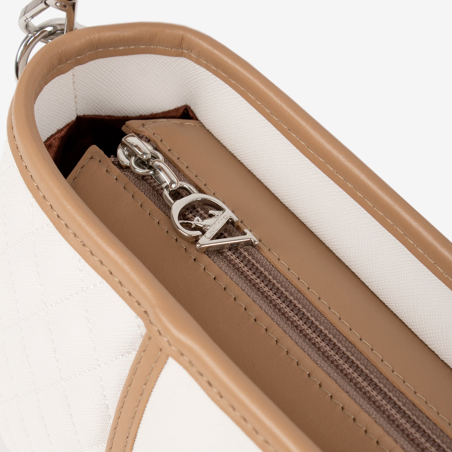 Cavalinho Di Cavallo White Designer Handbag and Shoulder Bag SKU 16250615.06 #color_white