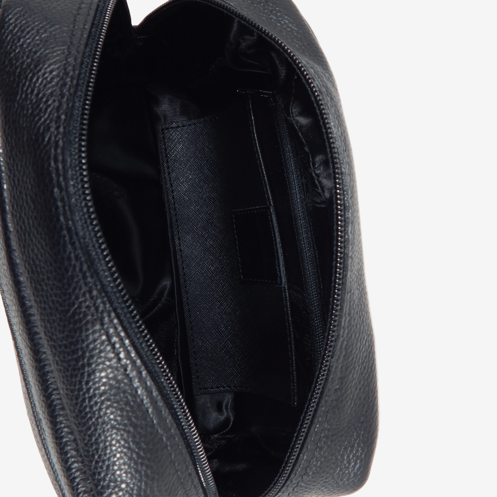 Cavalinho El Estribo Leather Toiletry Bag SKU 18040537.01 #color_black