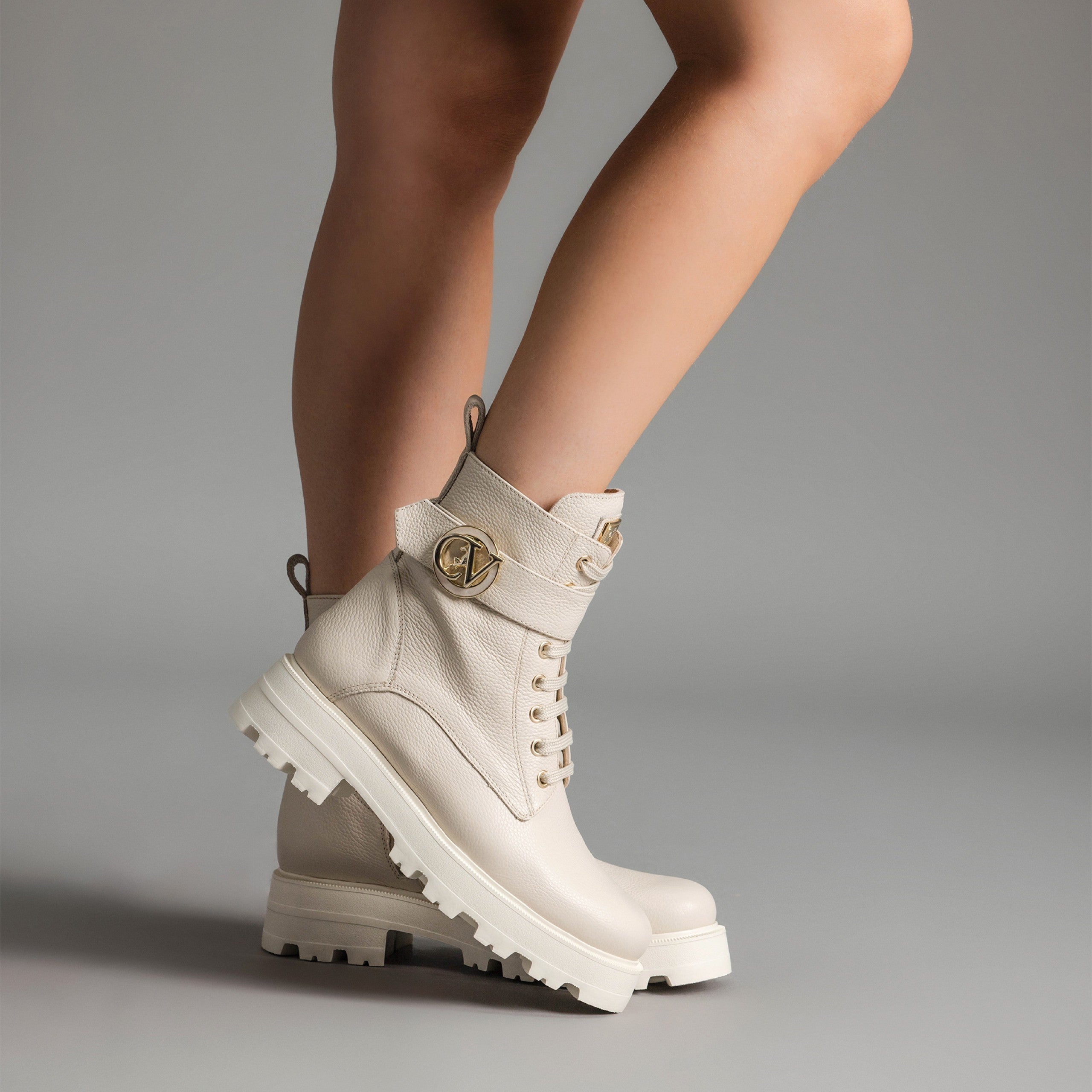 Cavalinho Signature CV Beige Ankle Leather Boots for Women SKU 48010139.05 #color_beige, bege