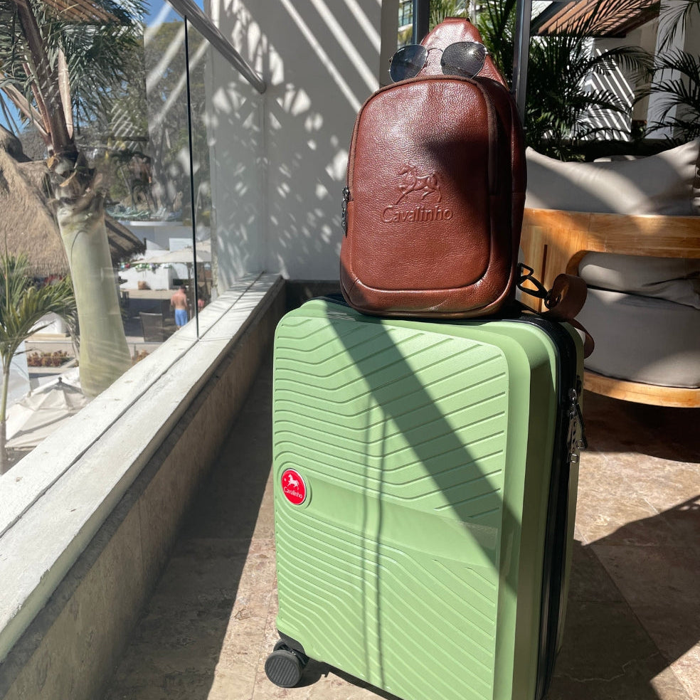 Cavalinho Colorful Carry-on Hardside Luggage (19") SKU 68020004.19 #color_yellow, lilac, black, DarkTurquoise, navy, salmon, white, coral, lightblue, green, pink, ocean blue, sand, grey, pastel blue, red, orange, rouge, vermelho, jaune, amarelo, lilas, lilás, noir, preto, Turquoise foncé, turquesa escuro, marine, marinha, saumon, salmão, blanc, branco, corail, bleu clair, azul claro, rosa, vert, verde, bleu océan, azul oceano, bleu pastel, azul pastel, sable, areia, gris, cinza
