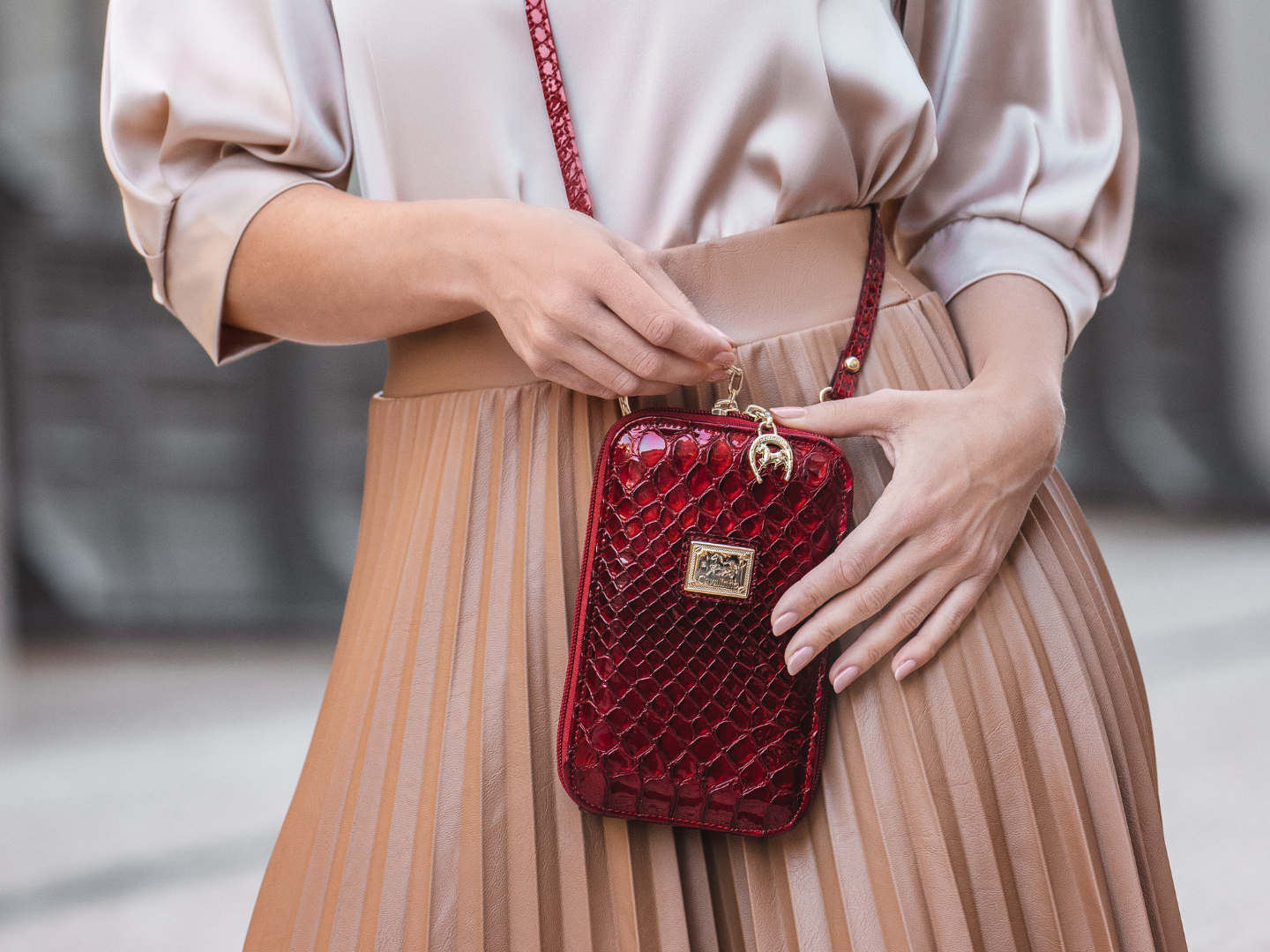 Lilac nylon mobile phone bag with zip · Women's fashion · El Corte Inglés