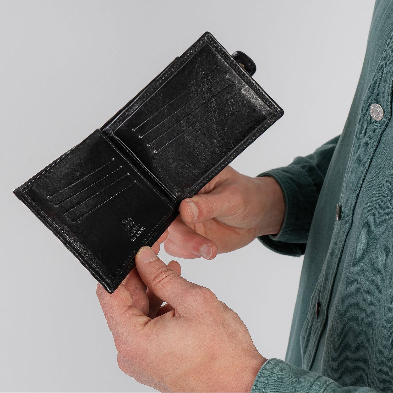 Cavalinho Men's Trifold Leather Wallet SKU 28610503.01 #color_black, brown, saddlebrown