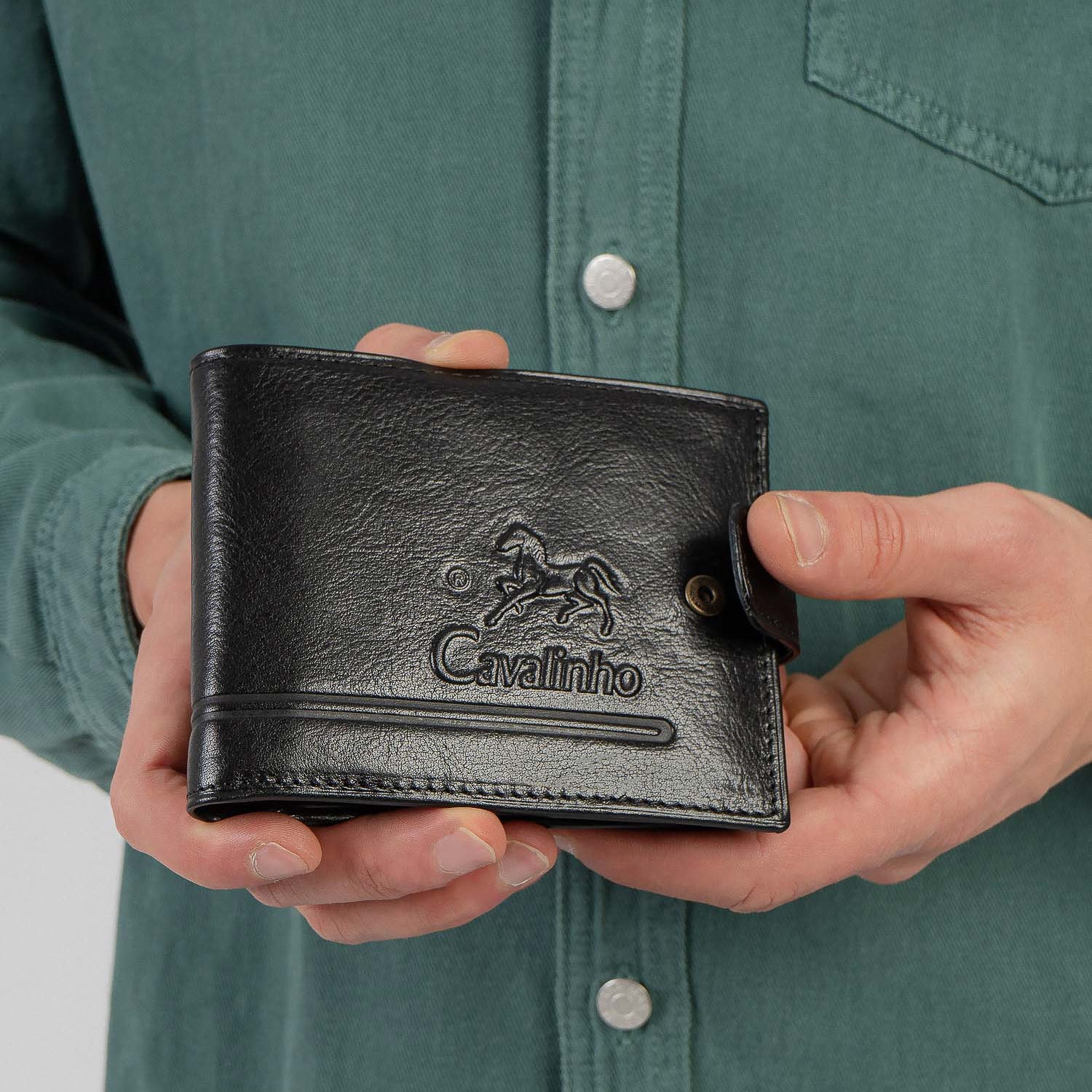 Cavalinho Men's Black Trifold Leather Wallet SKU 28610503.01 #color_black, brown, saddlebrown